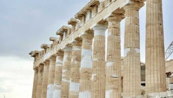 Detienen a un turista acusado de robar dos fragmentos de mármol en la Acrópolis de Atenas