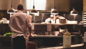 Canadá busca cocineros y ofrece sueldo de $31 mil pesos