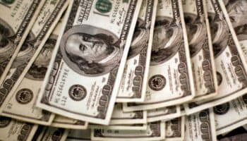 Dólar se encamina a mejor trimestre en un año