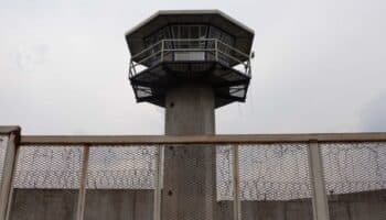 El fracaso del "corrupto" sistema penitenciario en México, visto por una custodia: 'Delincuencia organizada cogobierna los reclusorios'