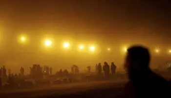 Alcalde demócrata de El Paso dice que la ciudad llegó a 'un punto de quiebre' por el incremento de migrantes