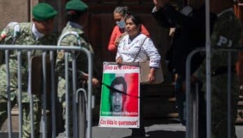 Padres de los 43 estudiantes de Ayotzinapa exigen a AMLO que no encubra al Ejército
