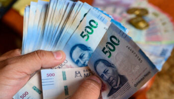 Peso mexicano toca nivel más débil en tres semanas