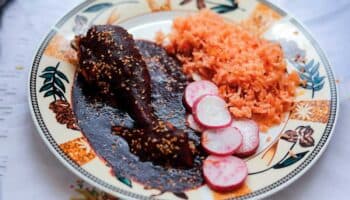 Profeco retirará del mercado estas marcas de mole en pasta