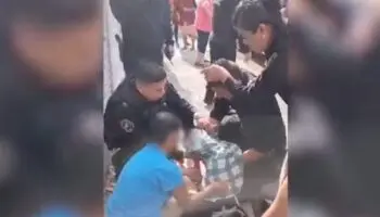 Video | Policías apoyan a mujer en labor de parto en plena banqueta en Iztapalapa