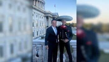 Alejandro Fernández es homenajeado en el Capitolio