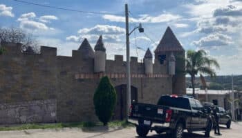 Aseguran castillo del narco con arsenal y explosivos en Teocaltiche, Jalisco