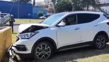 Balean a automovilista en el Viaducto, choca y sobrevive