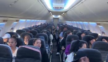 Llega al AIFA primer avión desde Israel con 135 mexicanos | Video