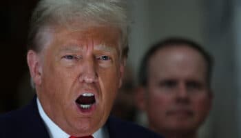 Juez amenaza a Trump con cárcel por violar 'orden mordaza'