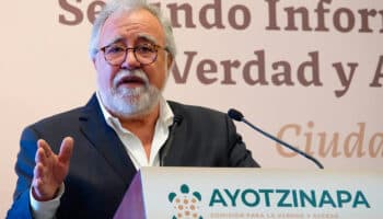 Sheinbaum invita a su equipo a Encinas, su 'compañero de lucha'