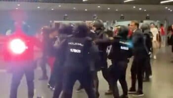 Video | Aficionados del Feyenoord y Atlético de Madrid arman la campal en el Estadio Metropolitano