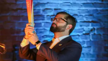 Santiago 2023: Recibe Gabriel Boric la antorcha panamericana | Video