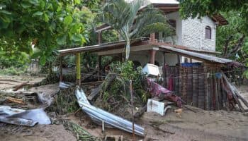 'Lidia' se debilita a baja presión; deja un muerto, desbordamientos e inundaciones
