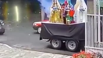 Explosión en caravana de la 'Santa Muerte' deja dos lesionados