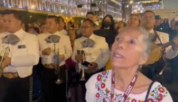 Adelantan festejo a AMLO por sus 70 años y le llevan mariachi a Palacio Nacional | Video