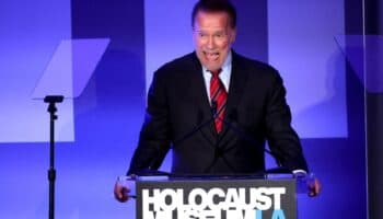Schwarzenegger evoca su pasado familiar nazi al recibir premio del Museo del Holocausto