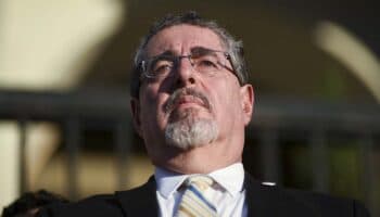 Guatemala: 28 expresidentes se pronuncian contra persecución a Bernardo Arévalo