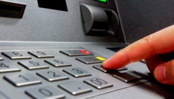 Este es el botón que siempre debes pulsar en el cajero automático para evitar estafas
