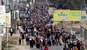Se aceleran las evacuaciones de palestinos del norte al sur de Gaza; alcanzan las 72,000
