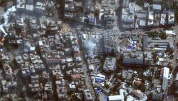 Israel asalta el hospital Al Shifa de Gaza y llama a Hamás rendirse