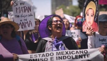 Zócalo de la CDMX se llenará con siluetas de mujeres este #25N | Video