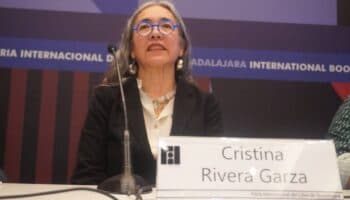 "No tomo a la ligera ser la primera escritora integrante de El Colegio Nacional": Cristina Rivera Garza