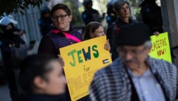 Grupos proPalestina piden "acabar con el genocidio" ante Embajada israelí