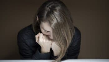 71% de mujeres jóvenes se identifican con un trastorno de alimentación: estudio