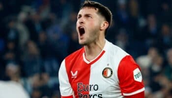 Santi Giménez marca 'hat-trick' y define el derbi de Róterdam | Video