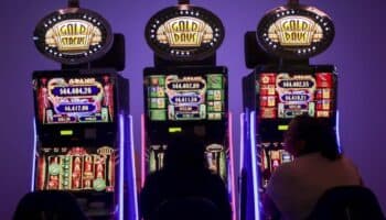Gobierno de AMLO prohíbe 'maquinitas' tragamonedas en casinos