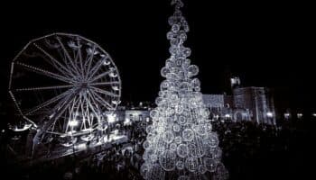Mantendrán apagado árbol de navidad gigante en Salvatierra por luto