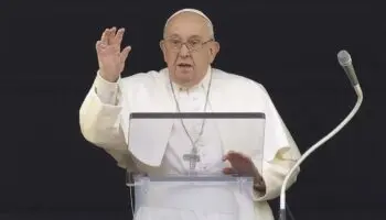 El papa Francisco pide no confundir la fiesta de Navidad con el consumismo