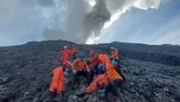 Suben a 23 los muertos en el volcán indonesio Marapi | Video