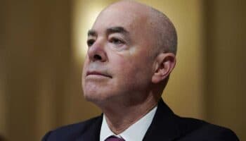 Mayorkas asegura que ha bajado la llegada de migrantes tras detenciones realizadas por México