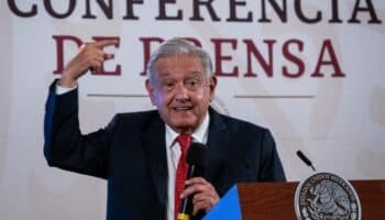 AMLO califica como campaña en su contra críticas tras accidente en Tren México-Toluca