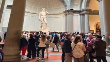 Tunden a directora de museo florentino por sus declaraciones contra el turismo