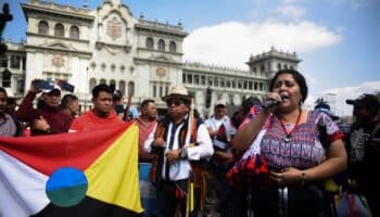 Guatemala: Organizaciones indígenas levantan protesta frente a la Fiscalía tras reunirse con Arévalo