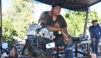 'Chikilín' un hombre de 2.30 metros de Sinaloa pide ayuda para conseguir ropa invernal