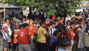 Alrededor de 500 migrantes del 'Éxodo de la Pobreza' se reagrupan y continúan la caravana