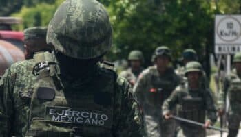 Caso Ayotzinapa | AMLO defiende al Ejército: no hay pruebas de su intervención en la desaparición de los 43