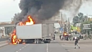 Reportan balaceras, bloqueos y quema de vehículos en Celaya