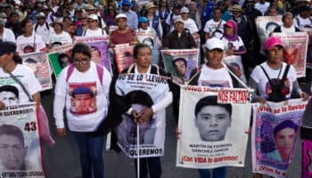 Gobierno ‘dinamita’ diálogo con padres de los 43