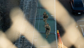 Grupos humanitarios en EU denuncian 'acoso legal' y de paramilitares en la frontera con México