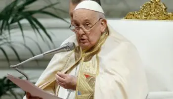 Semana Santa | El papa pide traer esperanza mientras soplan 'tantos vientos de muerte'