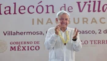 Promete AMLO agregar a Constitución salario mínimo para maestros, soldados, médicos...
