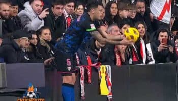 Escándalo en España: Aficionado mete un dedo en el trasero de jugador