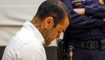Dani Alves, condenado a 4 años y medio de cárcel por violar a una joven en Barcelona