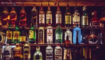 Vivir cerca de bares y restaurantes aumenta el riesgo de sufrir insuficiencia cardiaca: estudio