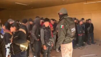 Localizan a 101 migrantes guatemaltecos en una casa abandonada en Sonora
